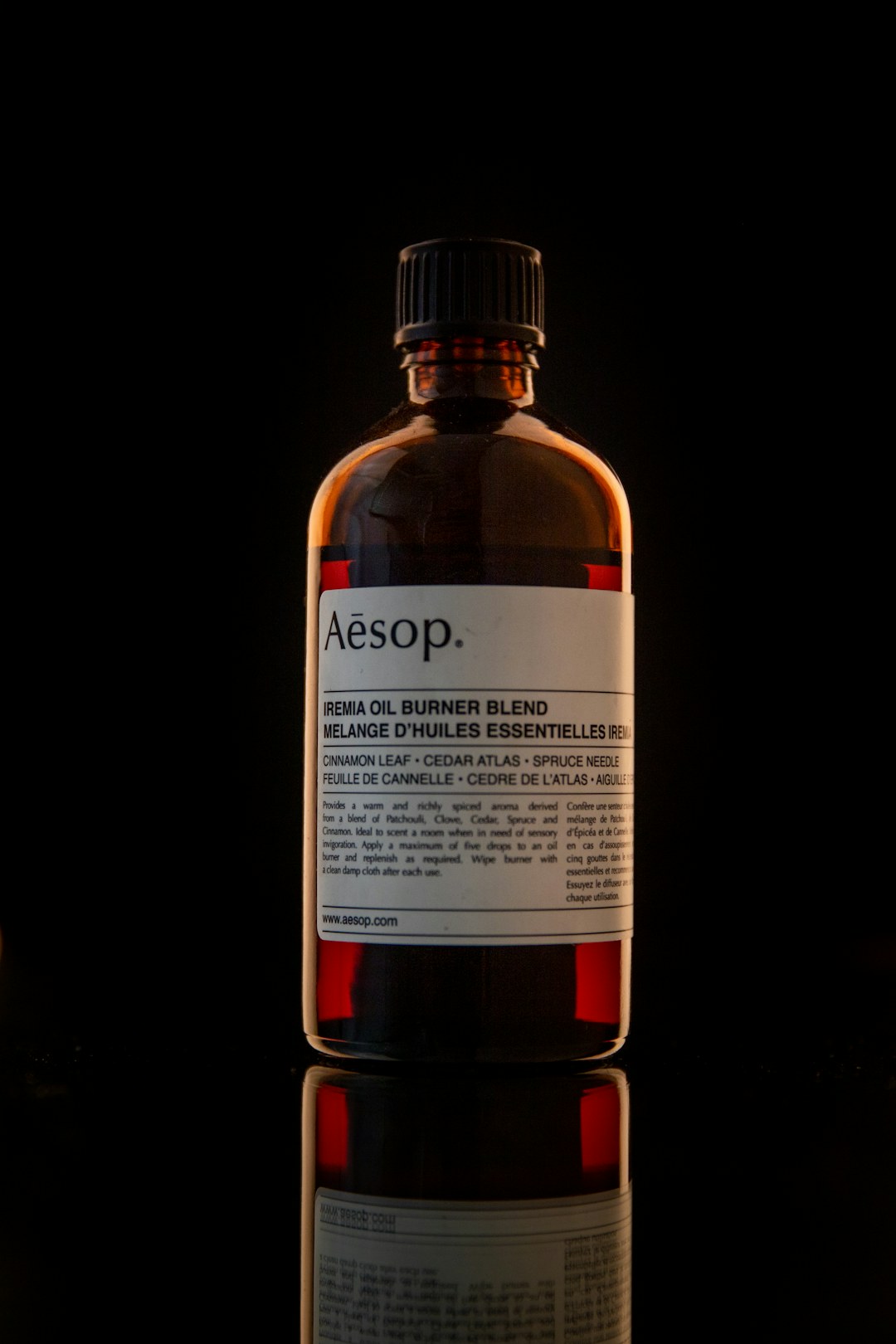 Flacon cosmétique avec informations au dos