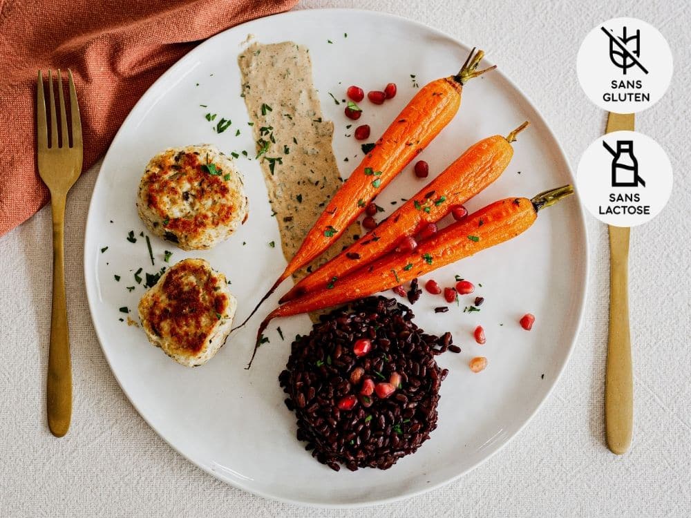 Photo de la recette Boulettes de poulet, carottes rôties, riz noir & sauce Tahini